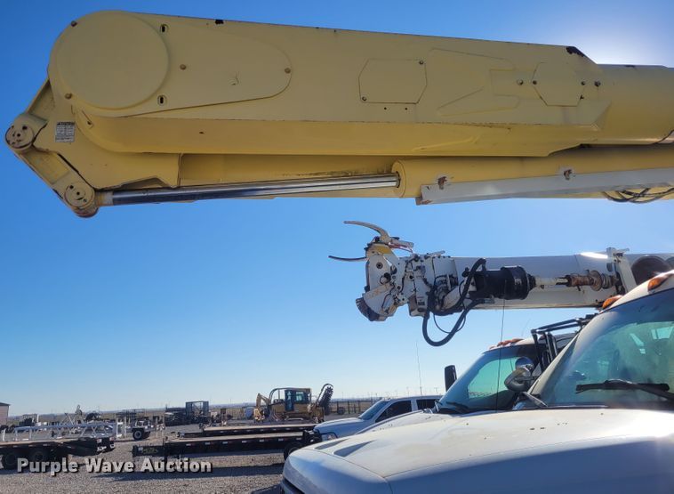 image for item DM1010 2002 Chevrolet C8500  bucket truck