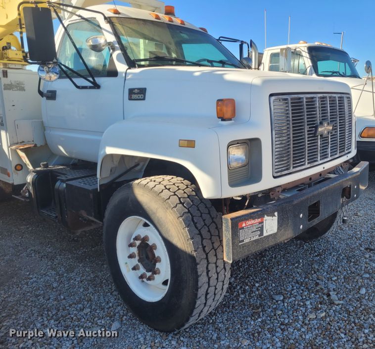 image for item DM1010 2002 Chevrolet C8500  bucket truck
