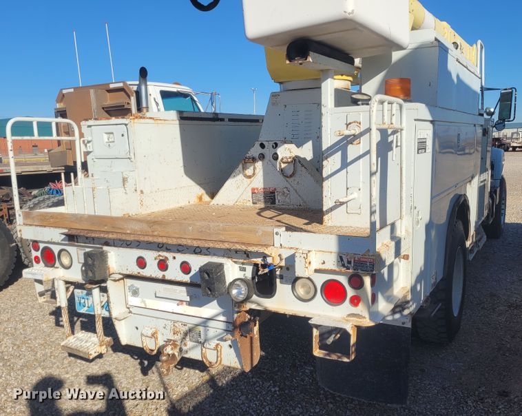 image for item DM1010 2002 Chevrolet C8500  bucket truck