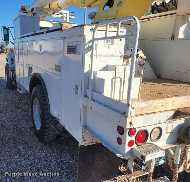 image for item DM1010 2002 Chevrolet C8500  bucket truck