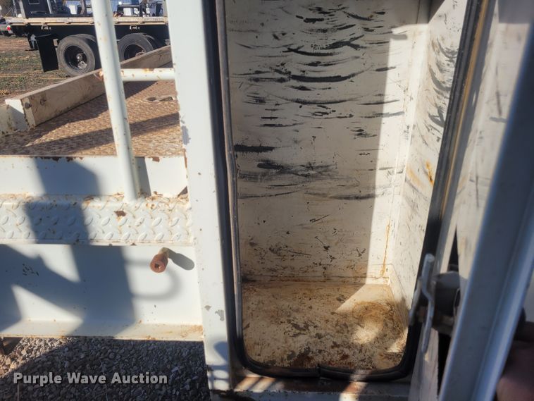 image for item DM1010 2002 Chevrolet C8500  bucket truck