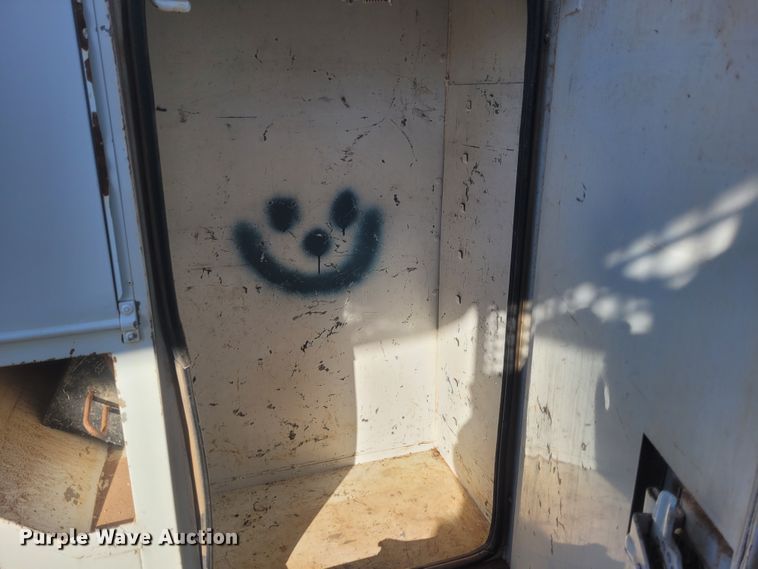 image for item DM1010 2002 Chevrolet C8500  bucket truck