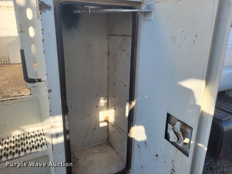 image for item DM1010 2002 Chevrolet C8500  bucket truck