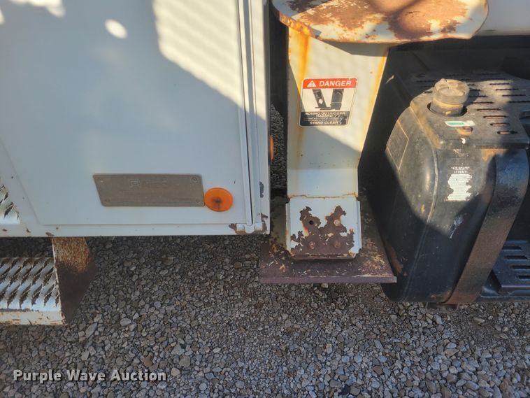 image for item DM1010 2002 Chevrolet C8500  bucket truck