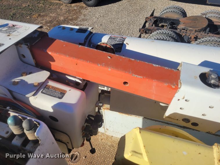 image for item DM1010 2002 Chevrolet C8500  bucket truck