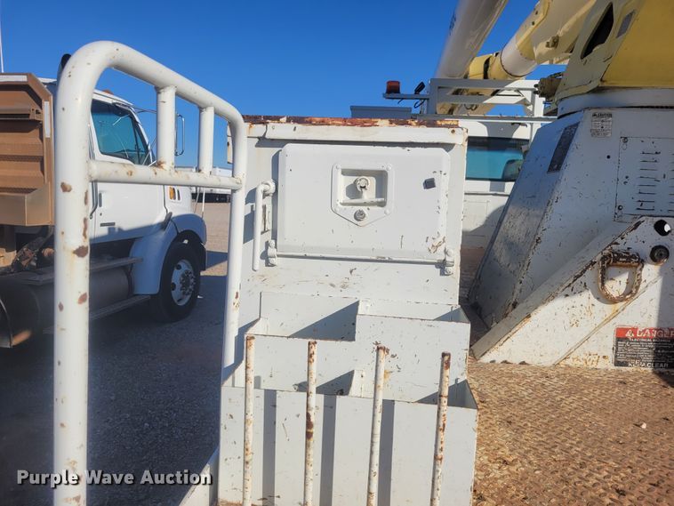 image for item DM1010 2002 Chevrolet C8500  bucket truck