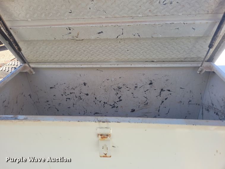 image for item DM1010 2002 Chevrolet C8500  bucket truck