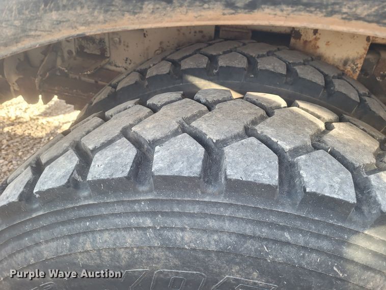 image for item DM1010 2002 Chevrolet C8500  bucket truck