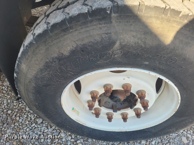 image for item DM1010 2002 Chevrolet C8500  bucket truck