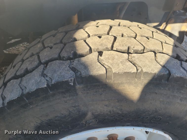 image for item DM1010 2002 Chevrolet C8500  bucket truck