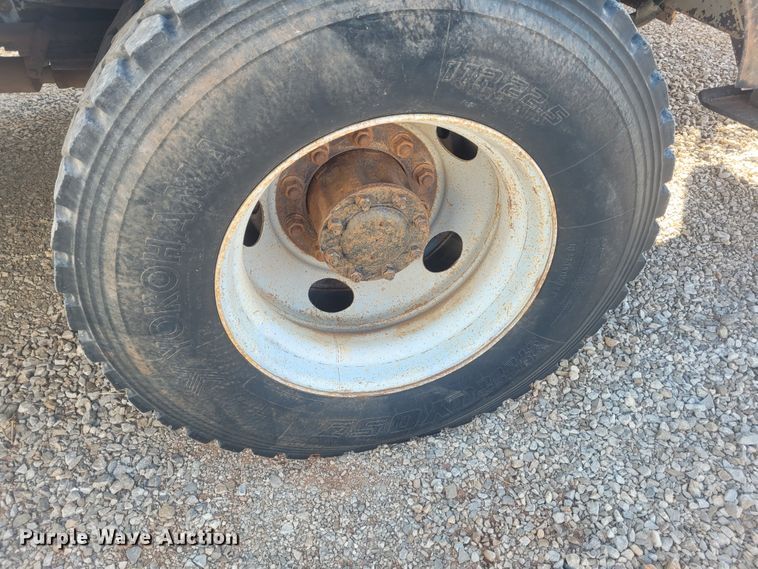 image for item DM1010 2002 Chevrolet C8500  bucket truck