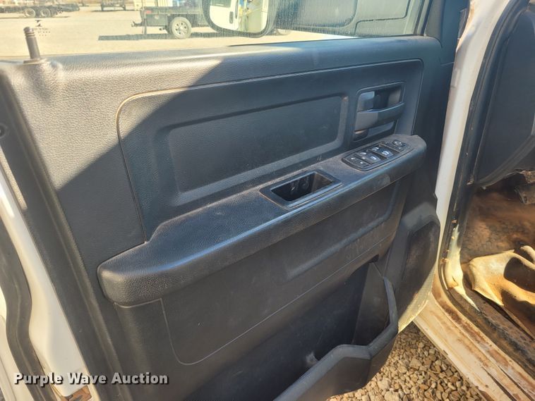 image for item DM1012 2014 Dodge Ram 5500HD  Crew Cab utility / service truck