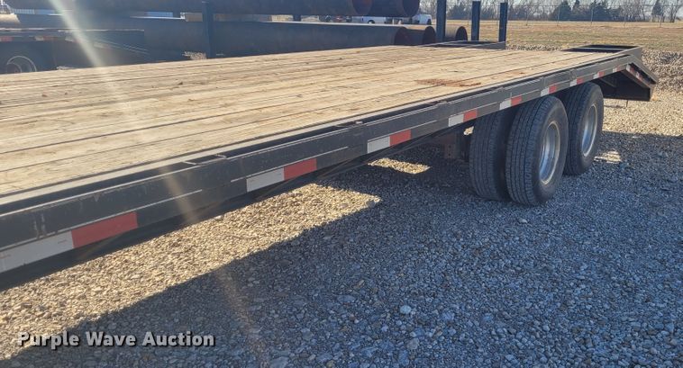 image for item DM1015 2013 Road Boss Dove  equipment trailer