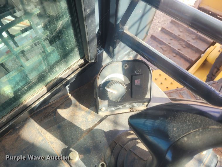 image for item DM1023 2012 John Deere 700 JLT  dozer