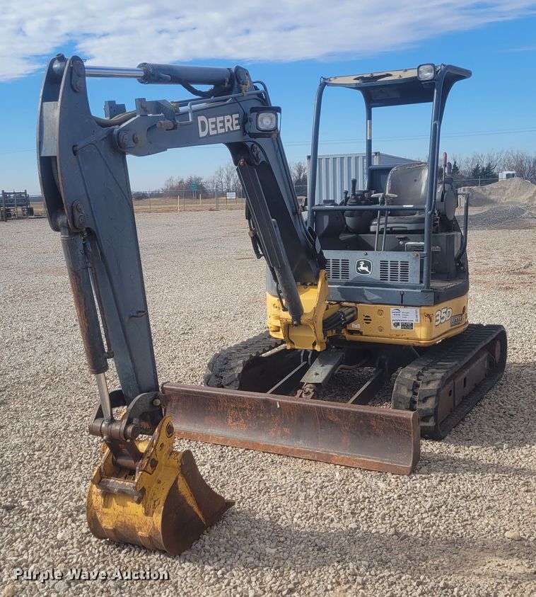 image for item DM1025 2008 John Deere 35D  mini excavator