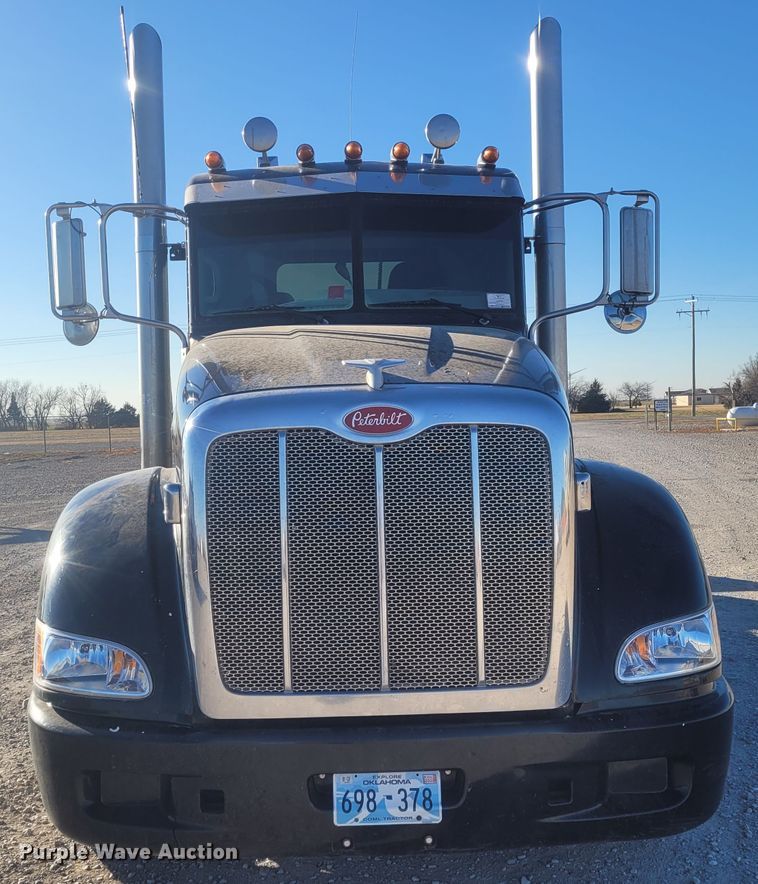 image for item DM1026 2007 Peterbilt 386  semi truck