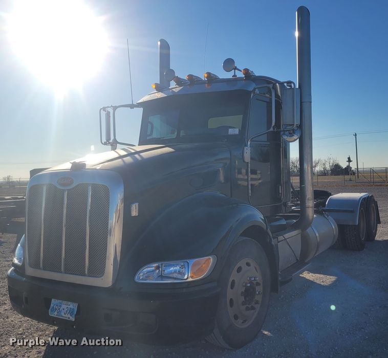 image for item DM1026 2007 Peterbilt 386  semi truck