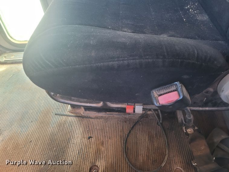 image for item DM1026 2007 Peterbilt 386  semi truck