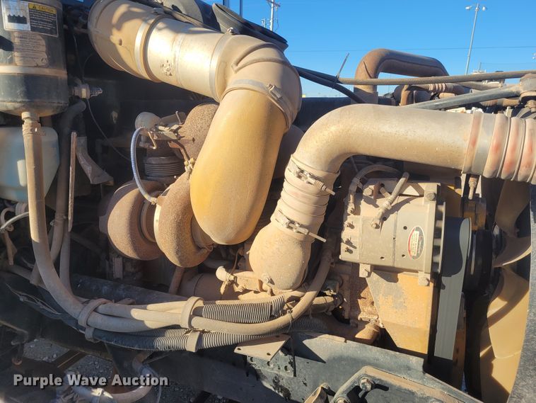 image for item DM1026 2007 Peterbilt 386  semi truck