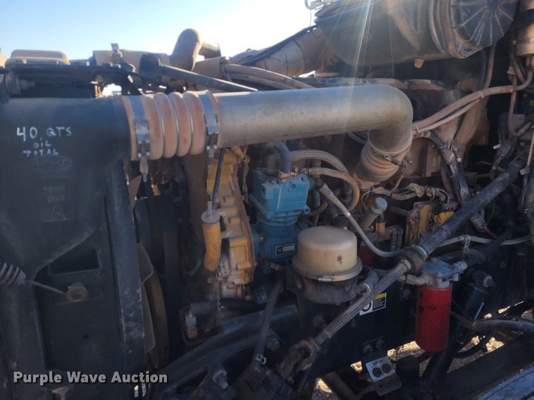 image for item DM1026 2007 Peterbilt 386  semi truck