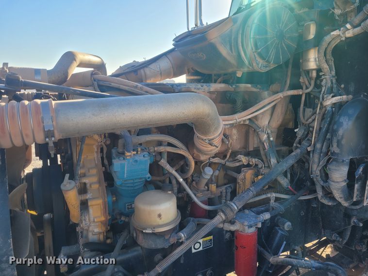 image for item DM1026 2007 Peterbilt 386  semi truck