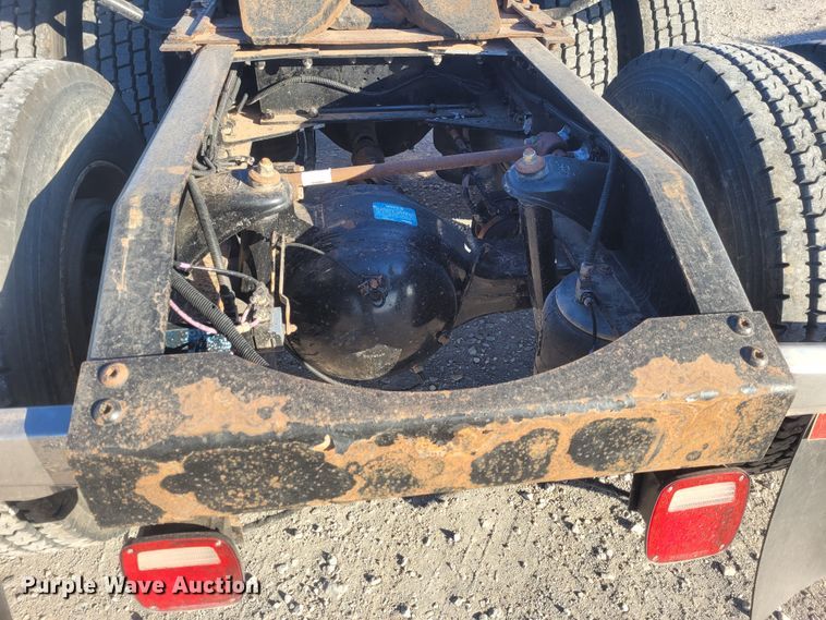 image for item DM1026 2007 Peterbilt 386  semi truck