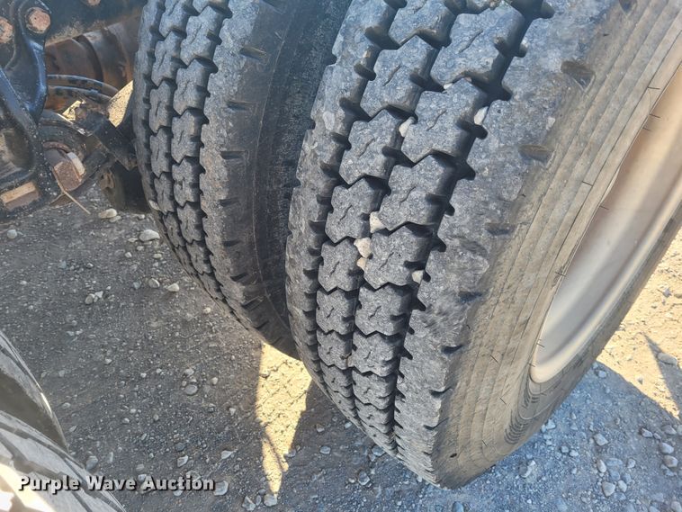 image for item DM1026 2007 Peterbilt 386  semi truck