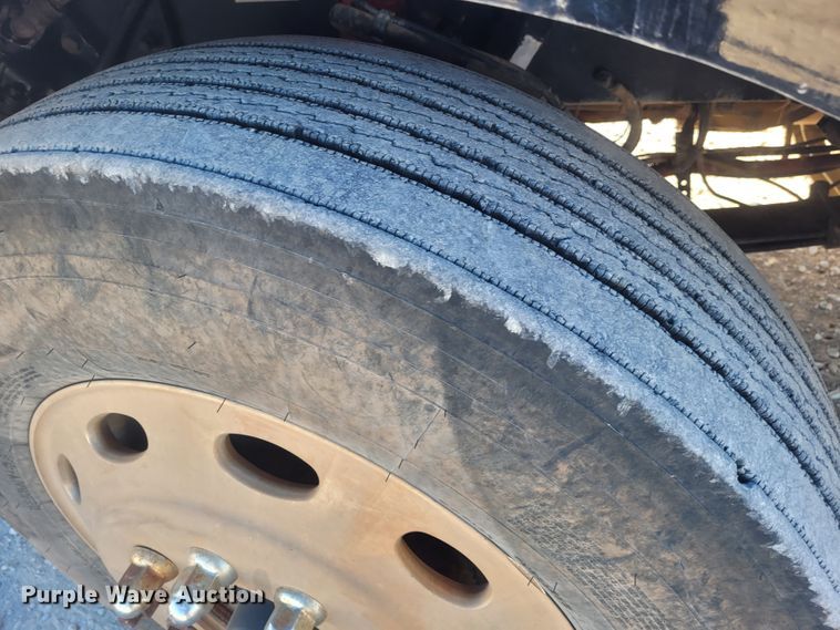 image for item DM1026 2007 Peterbilt 386  semi truck