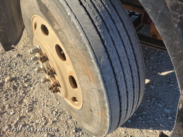 image for item DM1026 2007 Peterbilt 386  semi truck