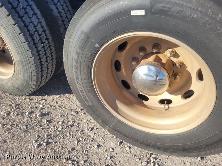 image for item DM1026 2007 Peterbilt 386  semi truck