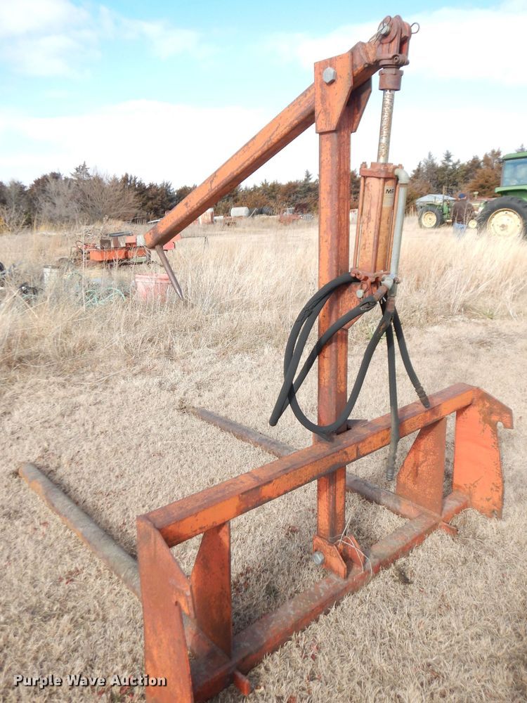 image for item DH8795 (2) pieces of ag equipment