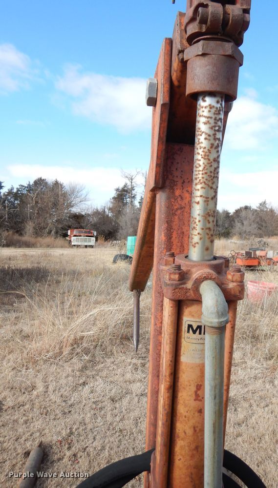 image for item DH8795 (2) pieces of ag equipment
