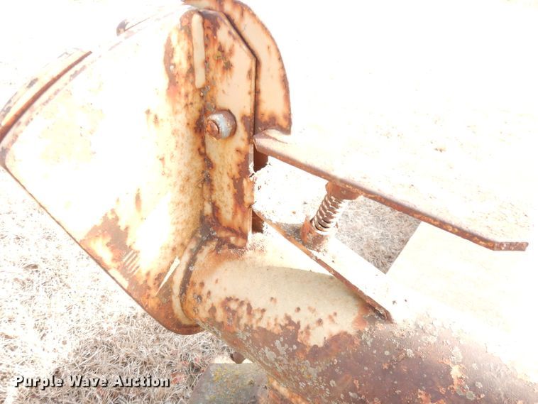 image for item DH8795 (2) pieces of ag equipment