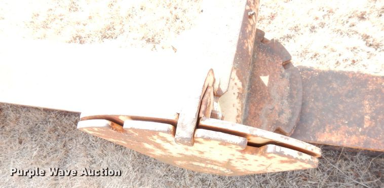 image for item DH8795 (2) pieces of ag equipment