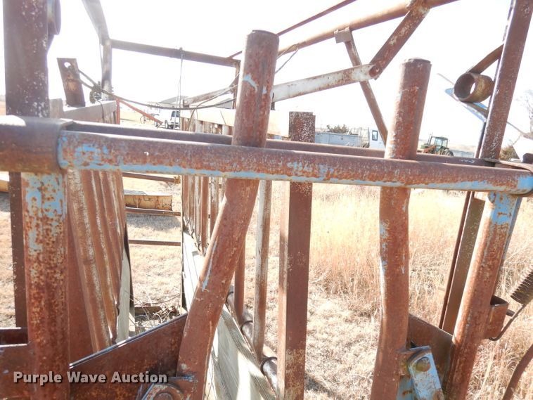 image for item DH8796 Squeeze chute