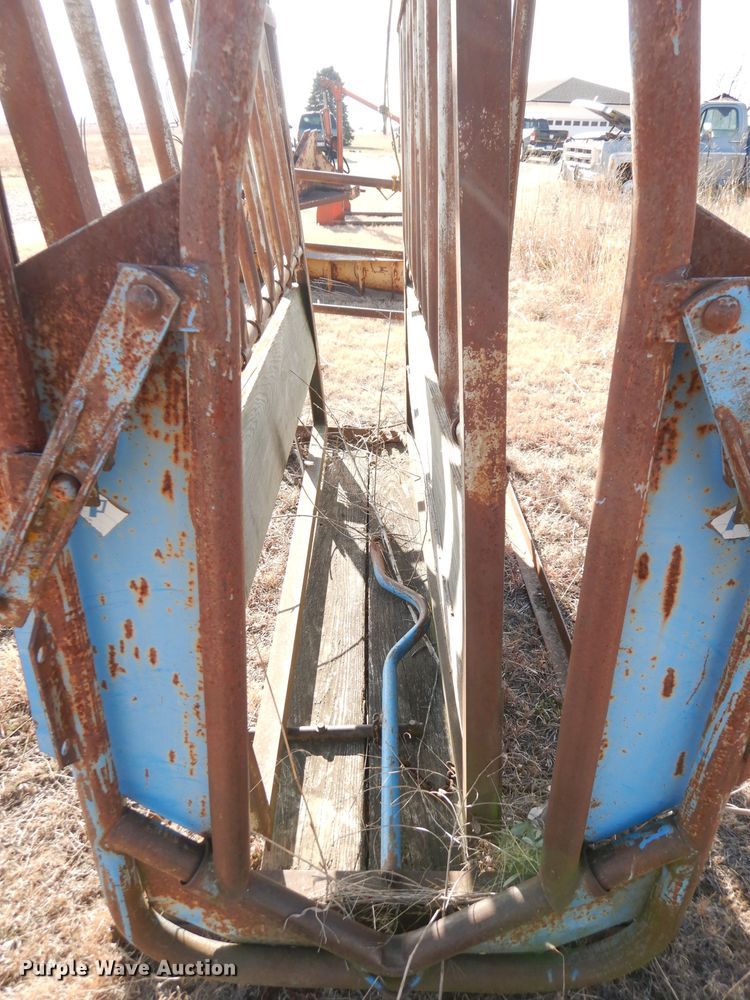 image for item DH8796 Squeeze chute