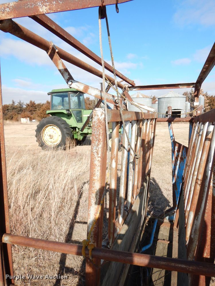 image for item DH8796 Squeeze chute