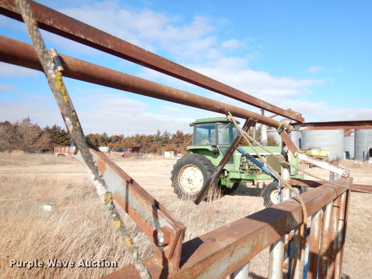 image for item DH8796 Squeeze chute