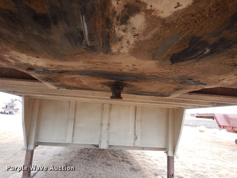 image for item DK7243 1975 Barrett Trailers  livestock trailer