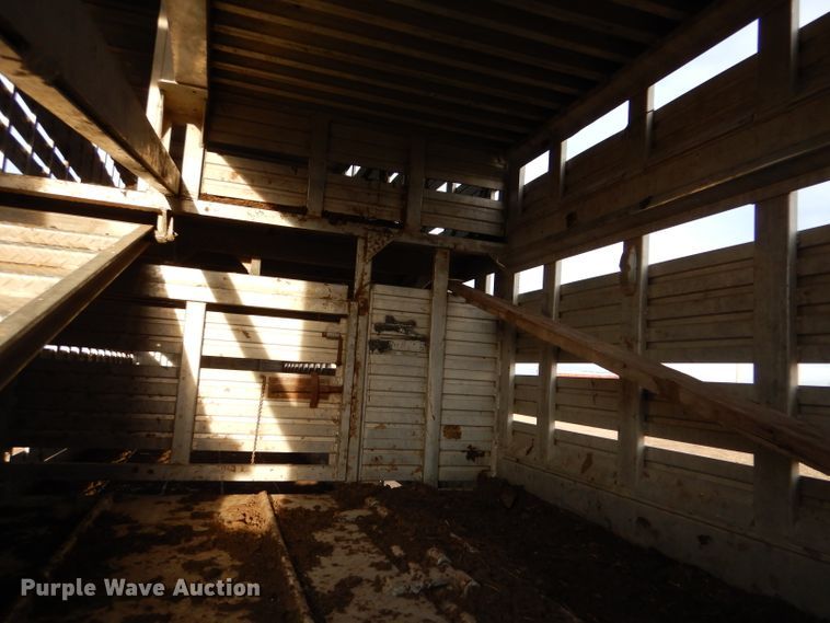 image for item DK7243 1975 Barrett Trailers  livestock trailer