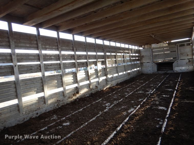 image for item DK7243 1975 Barrett Trailers  livestock trailer