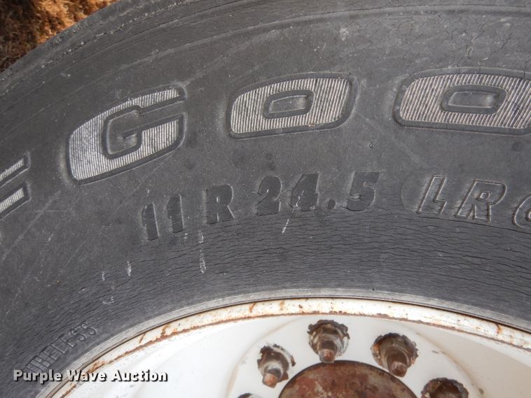 image for item DK7243 1975 Barrett Trailers  livestock trailer