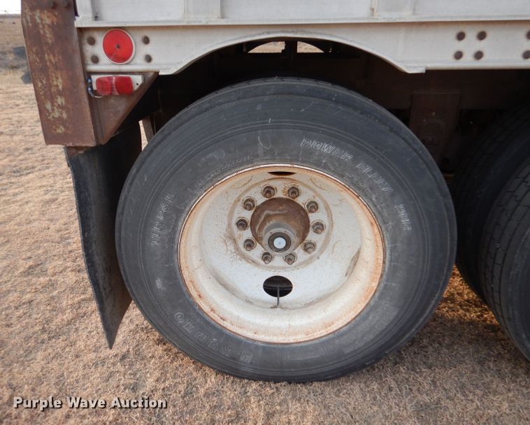 image for item DK7243 1975 Barrett Trailers  livestock trailer