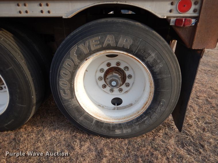 image for item DK7243 1975 Barrett Trailers  livestock trailer