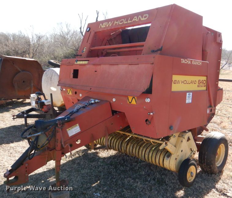 image for item DL6846 1993 New Holland 640  round baler