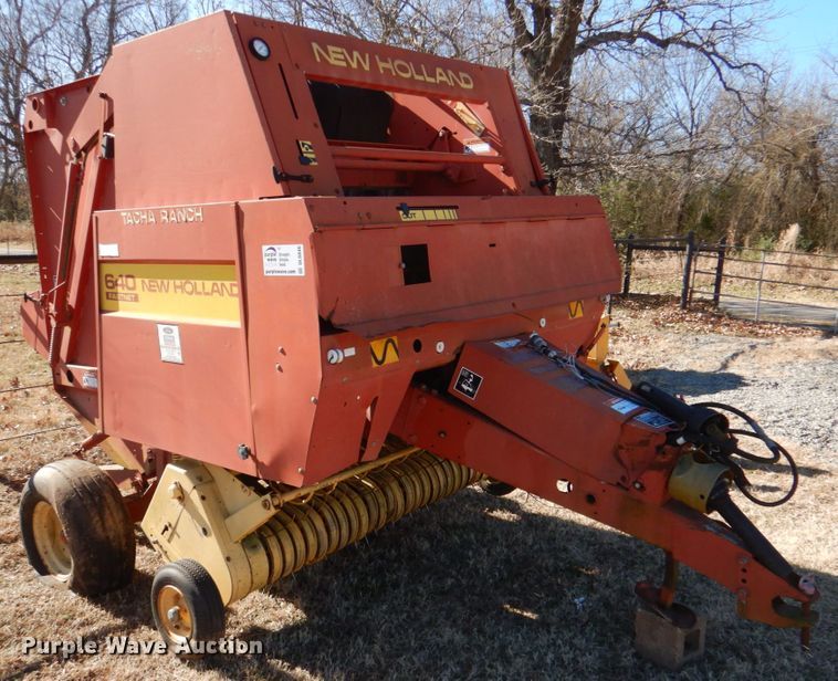 image for item DL6846 1993 New Holland 640  round baler