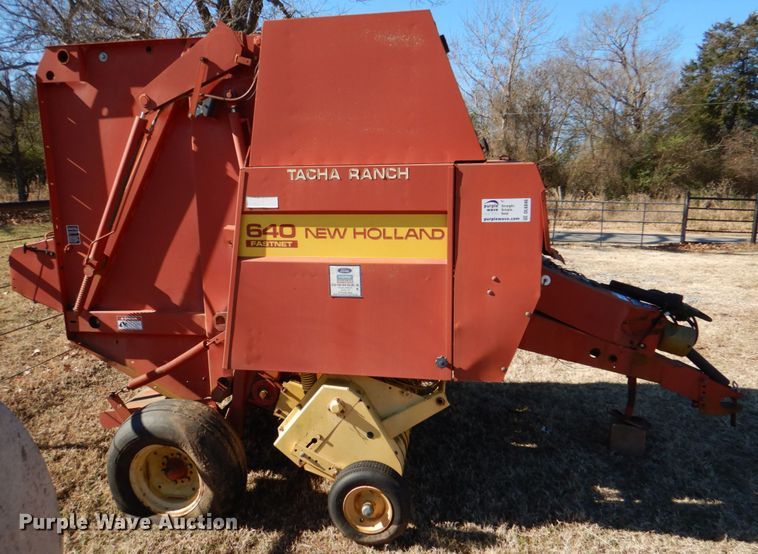 image for item DL6846 1993 New Holland 640  round baler
