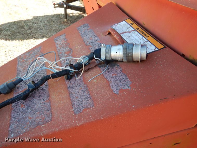 image for item DL6846 1993 New Holland 640  round baler