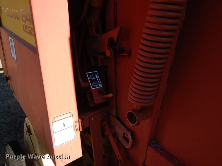 image for item DL6846 1993 New Holland 640  round baler