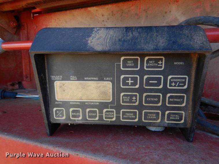 image for item DL6846 1993 New Holland 640  round baler